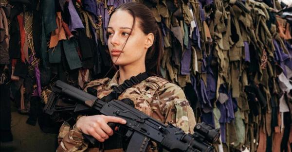 Доброволец, которую сравнили с Джоли: Я не снайпер и не Лара Крофт - Общество