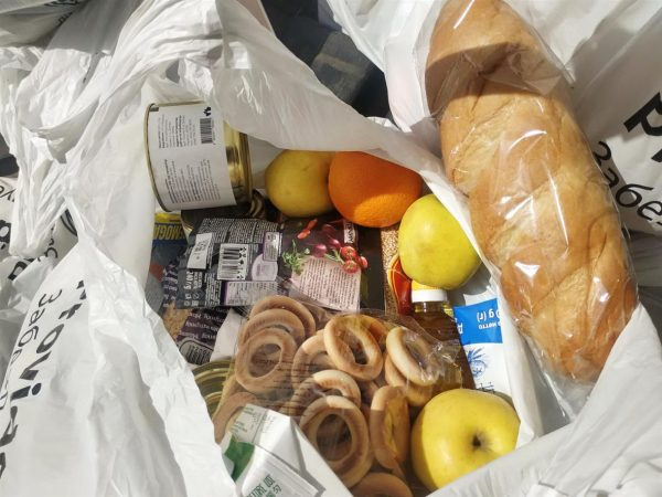 Американские повара в Павлограде раздавали продукты нуждающимся