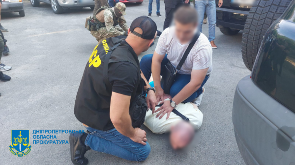 У Дніпрі волонтер затриманий за спробу продати бронежилети з гуманітарної допомоги. ФОТО | Криминал Днепра