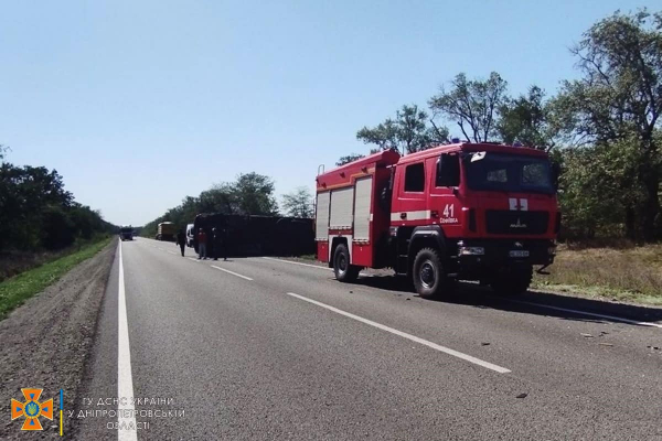 На Дніпропетровщині у ДТП зіткнулись дві вантажівки, водій однієї з них загинув. ФОТО | новини Дніпра