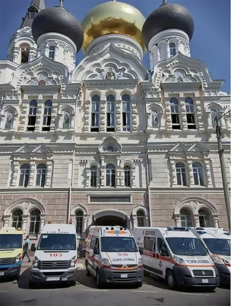 УПЦ и Фонд Вадима Новинского передали 81 машину скорой помощи общинам Украины - Общество