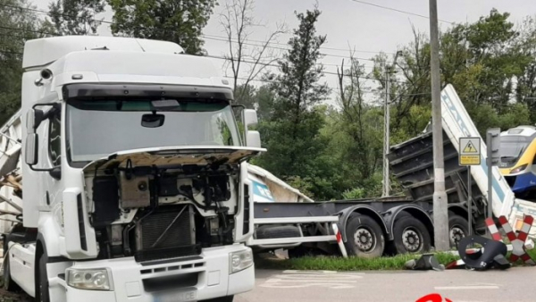 У Польщі водій з України поставив вантажівку під ...