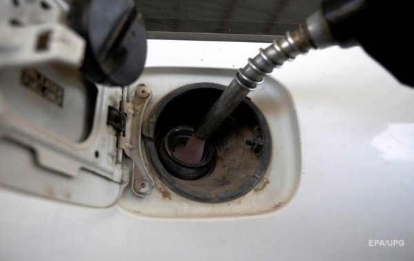 Кабмин предложил отменить льготный налог на топливо