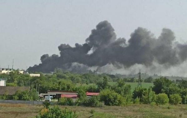 
На базе россиян в Новой Каховке взрывы и сильный пожар - Новости Мелитополя
