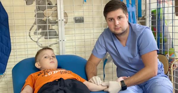 Львовские медики спасли 11-летнего харьковчанина, который попал под кассетный обстрел - Общество