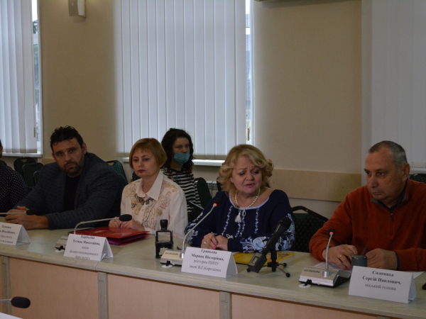 
				Підписано меморандум про співпрацю між Миргородською міською радою і Полтавським педагогічним університетом
				