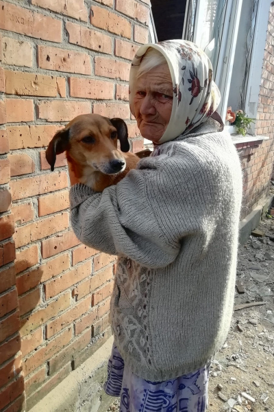 Бабуся на руїнах: у Нікополі старенька потребує допомоги небайдужих