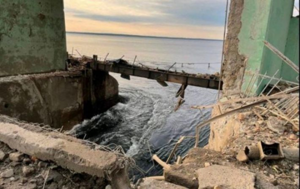 
В Кривом Роге значительная утечка воды вследствие удара россиян по гидротехническим сооружениям - Новости Мелитополя

