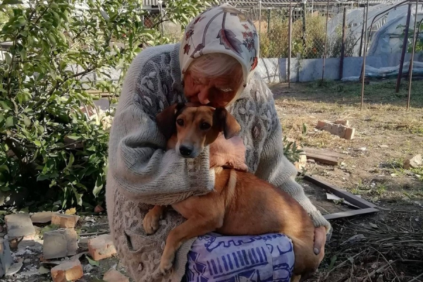 Бабуся на руїнах: у Нікополі старенька потребує допомоги небайдужих