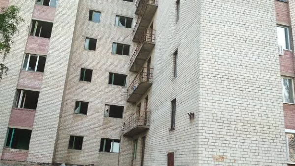 98 кімнат у занедбаному гуртожитку Павлограда віддадуть переселенцям із Маріуполя