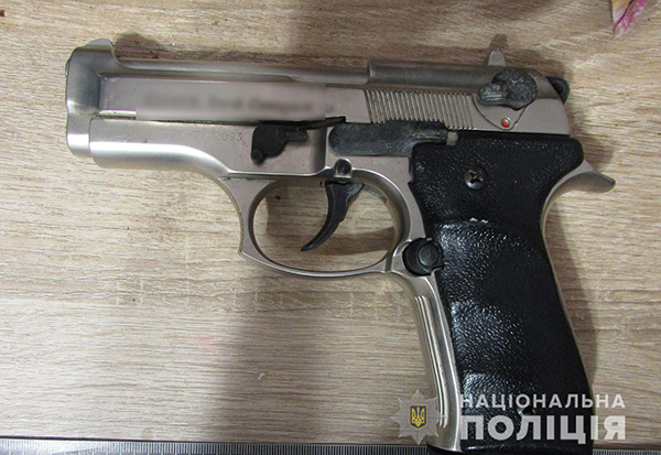 На Лубенщині поліція повідомила чоловікові про підозру в незаконному зберіганні вогнепальної зброї