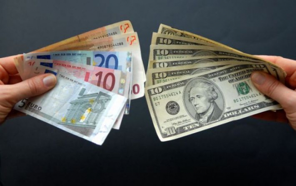 
Курс евро к доллару упал до 20-летнего минимума из-за энергокризиса в Европе - Новости Мелитополя
