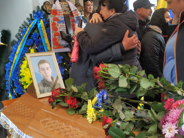 
				Плакали небо і люди: миргородці попрощалися з молодим Героєм Юрієм Губаньовим
				