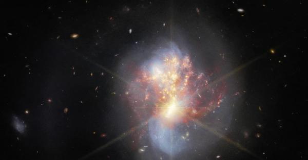 Телескоп Джеймса Уэбба сфотографировал столкновение двух галактик - Общество