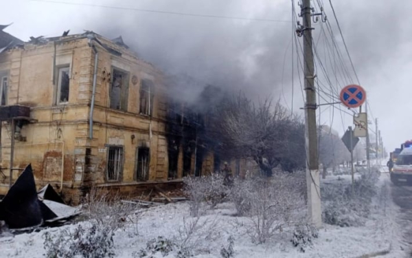 
Россияне обстреляли поликлинику и дом в Купянске, есть погибшие: фото последствий - Новости Мелитополя
