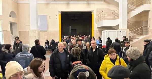 Из Херсона отправился поезд с первой сотней эвакуированных украинцев - Общество