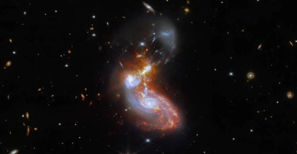 Макрон и Харрис первыми увидели уникальное фото со слитием двух галактик - Общество