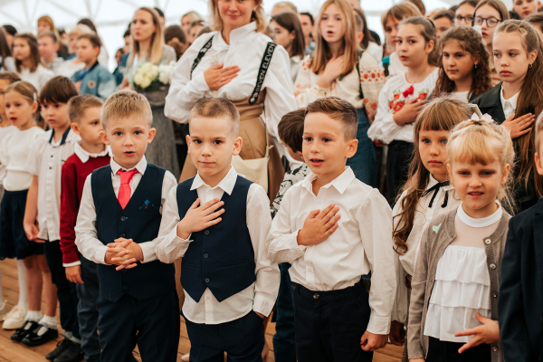 "Первая украинская школа" в Польше: кого принимают, чему учат и к чему готовят - Общество