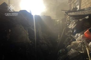 У захаращеному сміттям та старими речами будинку в Павлограді сталася пожежа