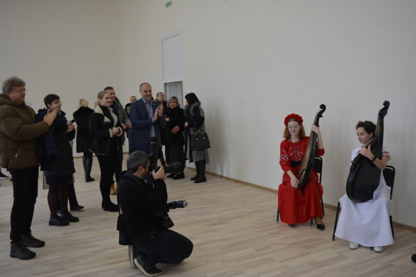 
				У Миргороді відкрили школу мистецтв
				