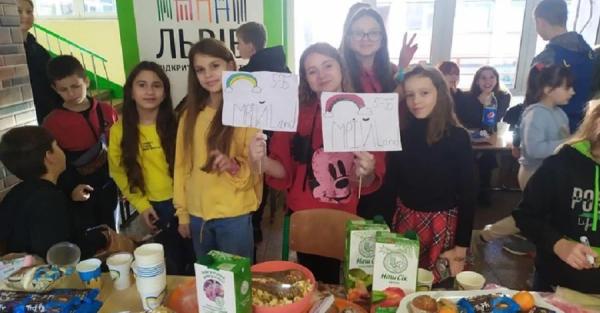 Львовские школьники собрали на ярмарке 80 тысяч гривен, чтобы помочь ВСУ - Общество