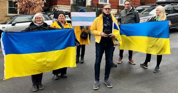 Канадец устраивает под консульством РФ ежедневные протесты против войны в Украине - Общество
