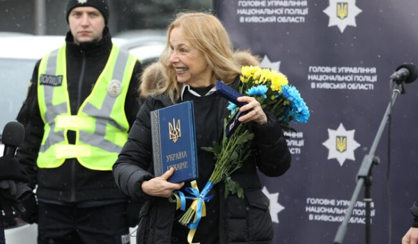 В Киев приехала американка Митке Пердью, которая продала свое кольцо, чтобы помочь украинцам - Общество