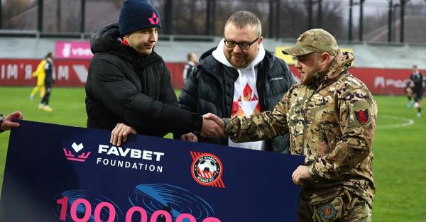 Favbet Foundation передал 100 000 грн подразделению, где служит сотрудник ФК Кривбасс - Общество