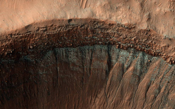 NASA показало фото снежной зимы на Марсе - Общество