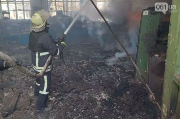 
В Запорожской области в результате обстрела загорелся цех предприятия - Новости Мелитополя
