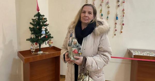 Черновчанка собрала коллекцию из тысячи елочных игрушек - Общество