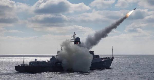 РФ вывела в Черное и Азовское моря 5 боевых кораблей - Общество