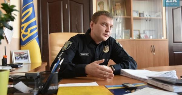 На Львовщине отстранили начальника патрульной полиции, подарившего возлюбленной пропуск - Общество