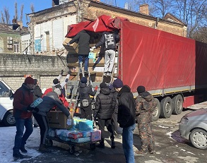 До Павлограду надійшла гуманітарна допомога для переселенців, - отримайте харчові набори