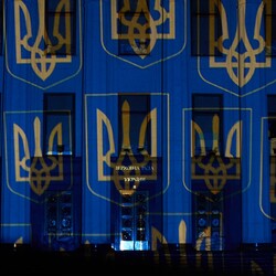 Здание Верховной Рады засияло цветами национального флага - Общество