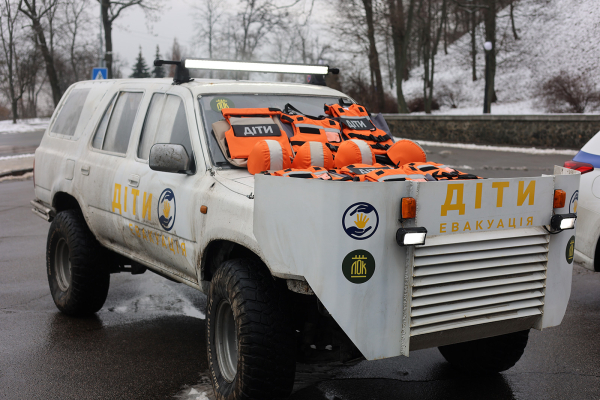 Львовский Оборонный Кластер передал Национальной полиции Украины 500 детских бронежилетов - Общество