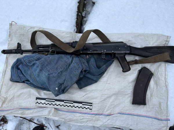 На Дніпропетровщині чоловіка затримали просто під час продажу автоматичної зброї. ФОТО | новини Дніпра