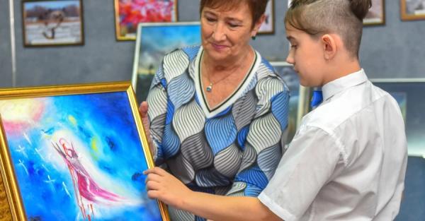 Мальчик-аутист из Бердянска начал рисовать войну за семь месяцев до ее начала - Общество