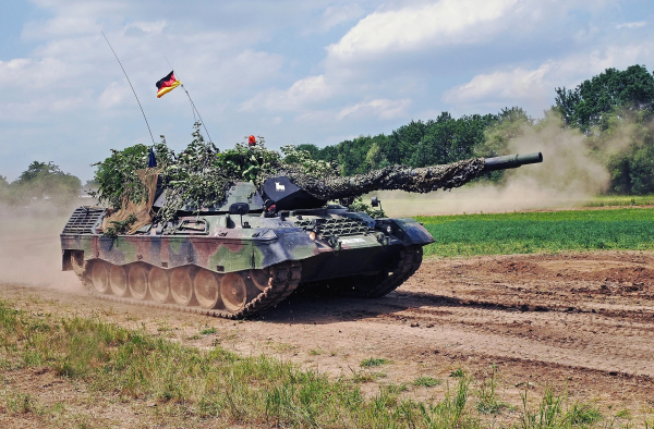 Почему Leopard-2 называют лучшим танком в мире, а россияне так боятся  - Общество
