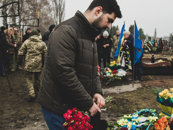 
				У Миргороді вшанували пам’ять загиблих Героїв, льотчиків–винищувачів
				