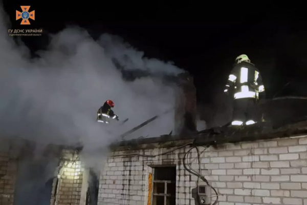 В будинку по вул. Корольова в Павлограді згоріли дах та перекриття, пошкоджено майно на площі 60 кв.м
