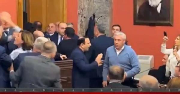 В парламенте Грузии – драка из-за закона об иноагентах - Общество
