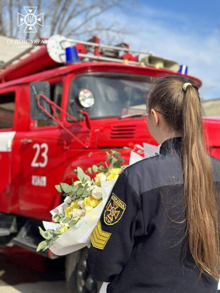 Одесский спасатель сделал предложение любимой, которая проходит стажировку в его части - Общество