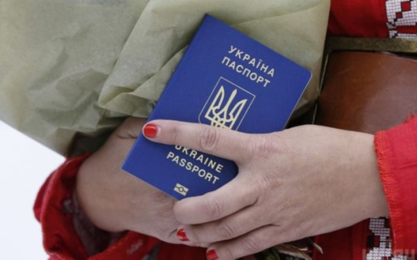 
Украинцев просят проверить свои загранпаспорта: что произошло - Новости Мелитополя

