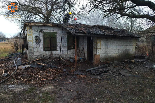 Під час пожежі у селищі на Дніпропетровщині трагічно загинула літня жінка. ФОТО | новини Дніпра