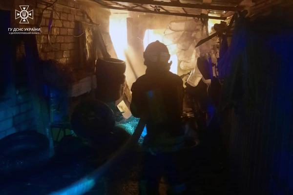 У Кривому Розі спалахнув приватний будинок та постраждав його власник, - ДСНС. ФОТО | новини Дніпра