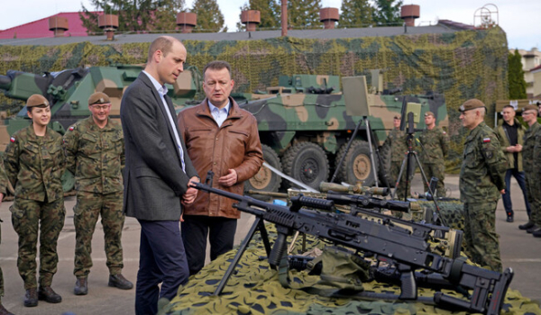 Принц Уильям тайно посетил польскую военную базу и встретился с украинскими беженцами - Общество