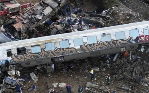 
Столкновение поездов в Греции: министр транспорта подал в отставку, количество погибших растет - Новости Мелитополя
