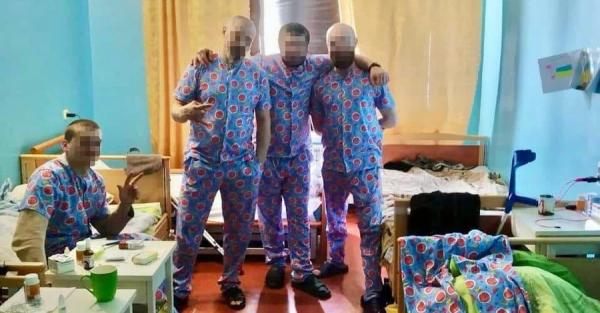 Хлопцы просят повеселее: волонтеры из Стрыя шьют пижамы раненым бойцам - Общество