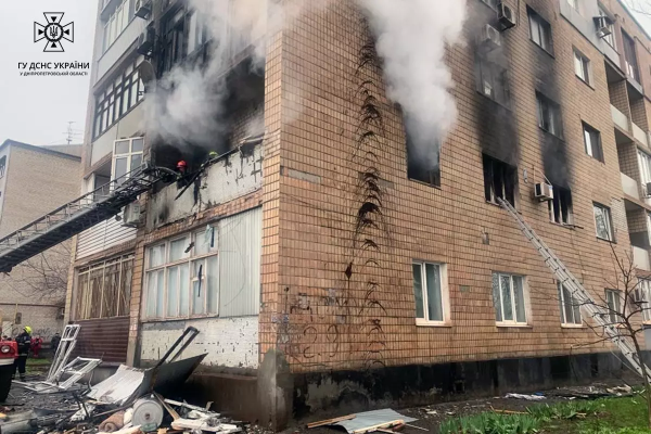 У Кривому Розі через вибух побутового газу у квартирі багатоповерхівки постраждали 10 людей. ФОТО  | новини Дніпра